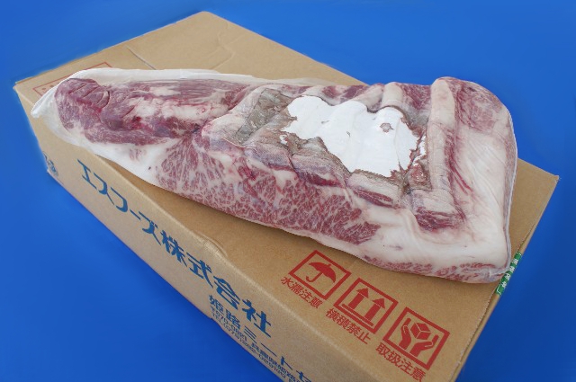 不定貫：約5kg(4～6kg）】 冷蔵 黒毛和牛三角バラ １枚量り売り（特上カルビ、上カルビ、等） 4850円/kg(税込) 焼肉店 食肉卸.com  －登録無しで直ぐ注文可能！