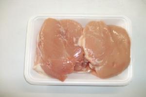 国産 冷蔵 鶏むね肉（揚げ物、煮込み料理等）　１パック　420円/kg(税込)